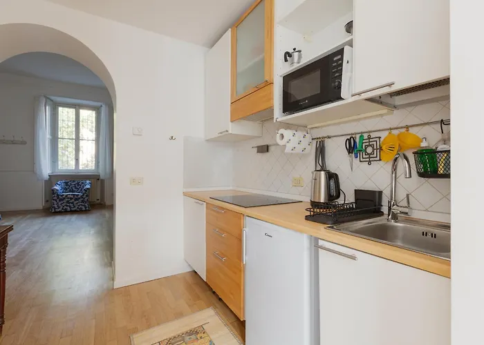 Апартаменты Guesthost - Garibaldi & Isola District Functional *